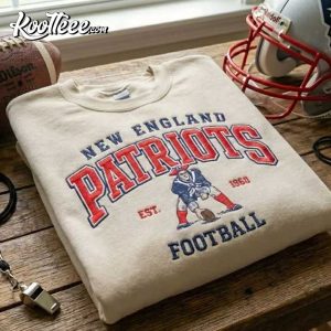 New England Patriots Mascot Embroidered Sweatshirt (3)