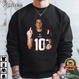 Drake Maye Middle Finger Football T Shirt (1)
