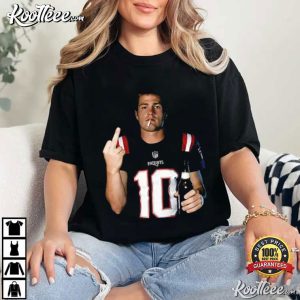 Drake Maye Middle Finger Football T Shirt (3)