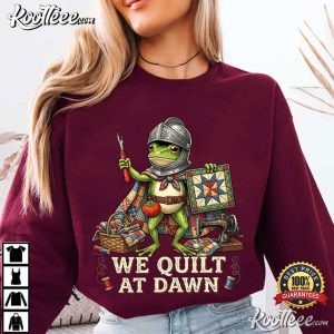 We Quilt At Dawn Cute Frog Quilting Funny Sewing Hobby T Shirt (1)