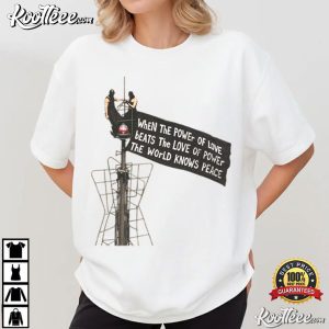 Climber Couple Peace Banner Viral NYC Rooftop Proposal T-Shirt Climber Couple Peace Banner Viral NYC Rooftop Proposal T Shirt (3)
