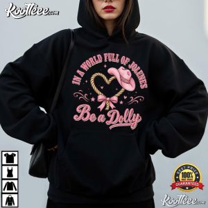 Dolly Parton In A World Full Of Jolenes Be A Dolly Memorial T-Shirt Dolly Parton In A World Full Of Jolenes Be A Dolly Memorial T Shirt (2)