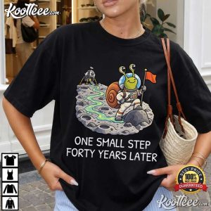 One Small Step Forty Years Later Funny Snail Astronaut T-Shirt One Small Step Forty Years Later Funny Snail Astronaut T Shirt (4)