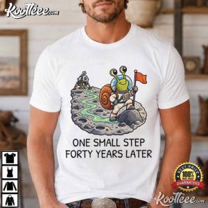 One Small Step Forty Years Later Funny Snail Astronaut T Shirt (1)