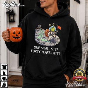 One Small Step Forty Years Later Funny Snail Astronaut T-Shirt One Small Step Forty Years Later Funny Snail Astronaut T Shirt (2)