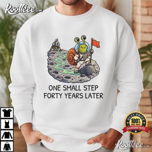 One Small Step Forty Years Later Funny Snail Astronaut T-Shirt One Small Step Forty Years Later Funny Snail Astronaut T Shirt (3)