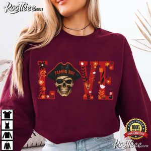 Tampa Bay Vintage Buccaneer Skull Love Gameday T Shirt (1)