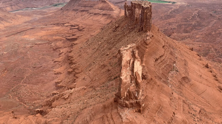 678c86ee88a0aa90f581e612_Canyonlands-Edge-Heli-Gallery-2-min (Large)