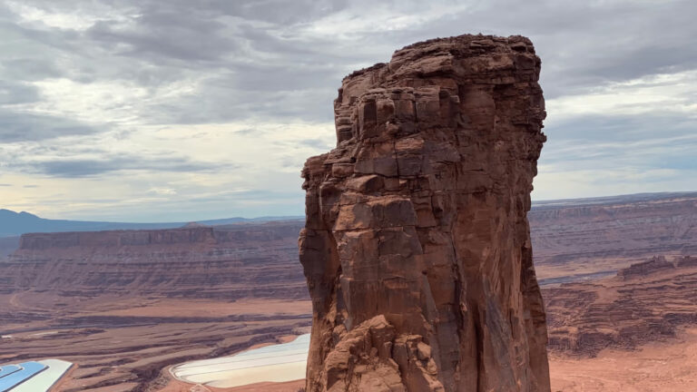 678c86f65003822935e2488c_Edge-of-Canyonlands-Gallery-2-min (Large)