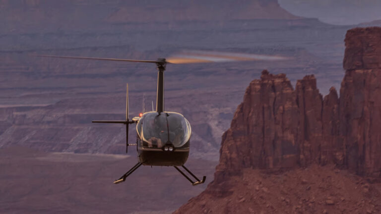 678c86fa5a09d90aaa69e357_Edge-of-Canyonlands-Gallery-3-min (Large)