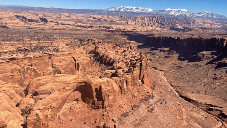 678ede53c26fafd0a6b56ba5_Backcountry-Arches-Helictoper-Tour-Gallery-2-min (Large)