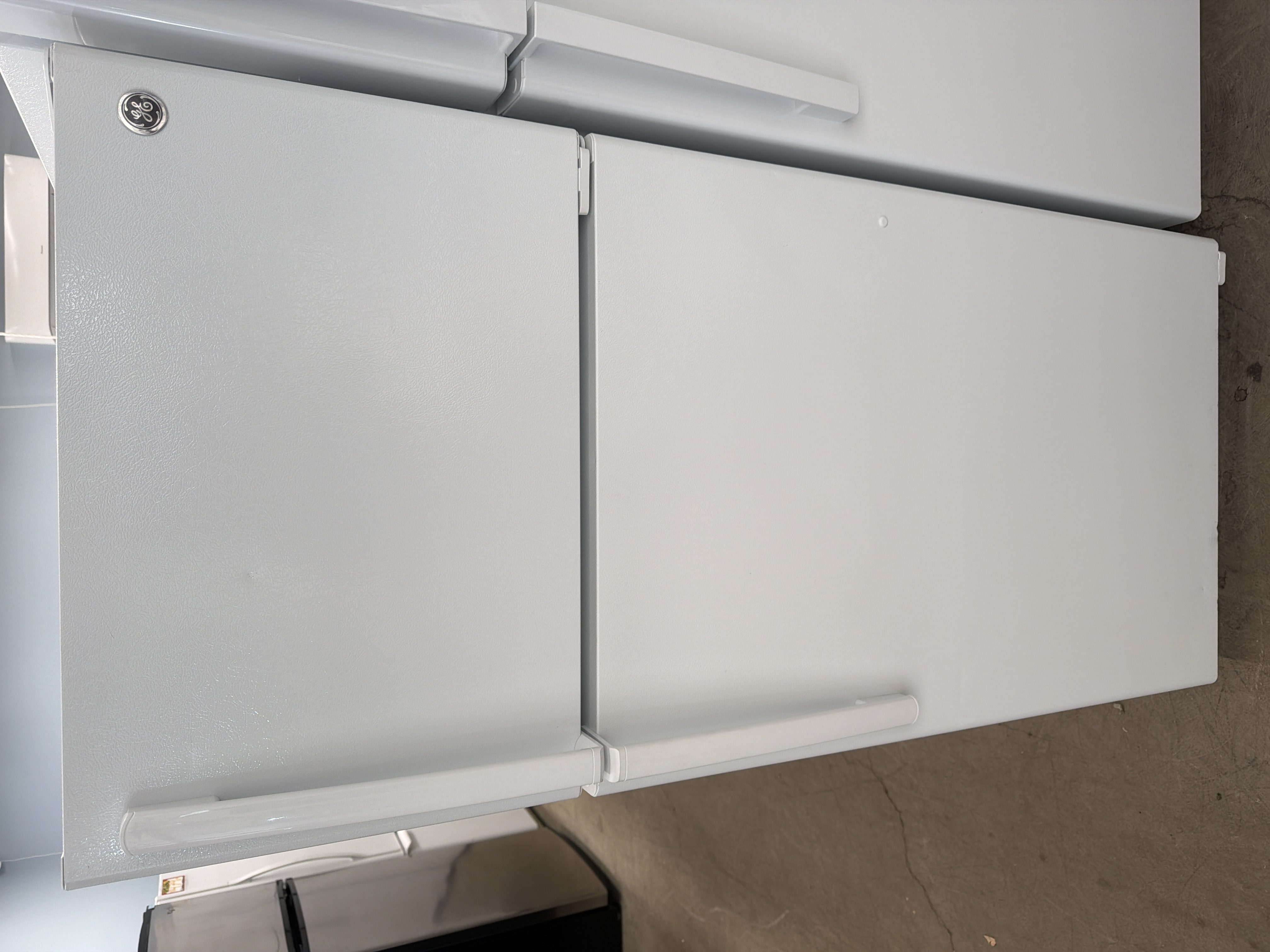 White top mount refrigerator - $439.00 - GE-RF-0000300