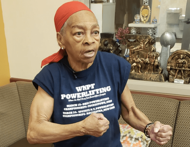 female powerlifter