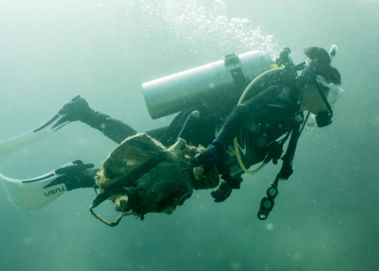 commercial scuba divers