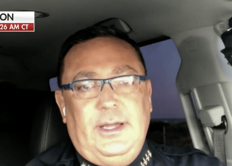 Houston recruits officers