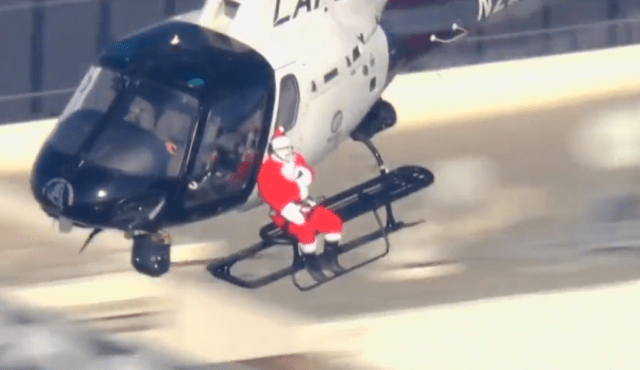 Santa catches ride