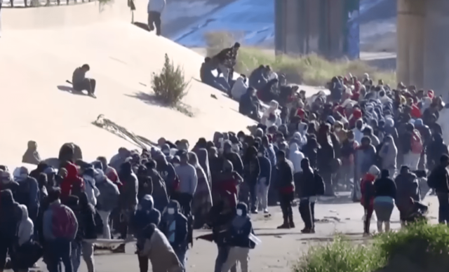 migrants crossing southern border