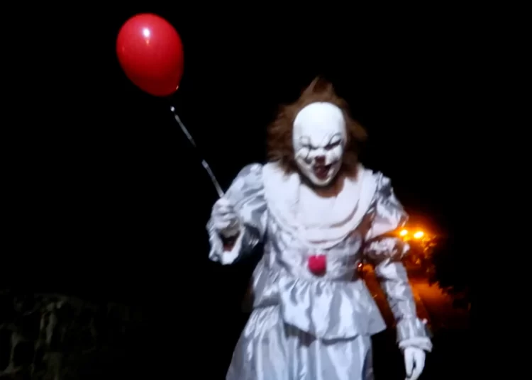 The creepy clown dubbed the “Skelmorlie Clown,” posted a video to Facebook calling out the media and challenging the police.
Cole Deimos/Facebook