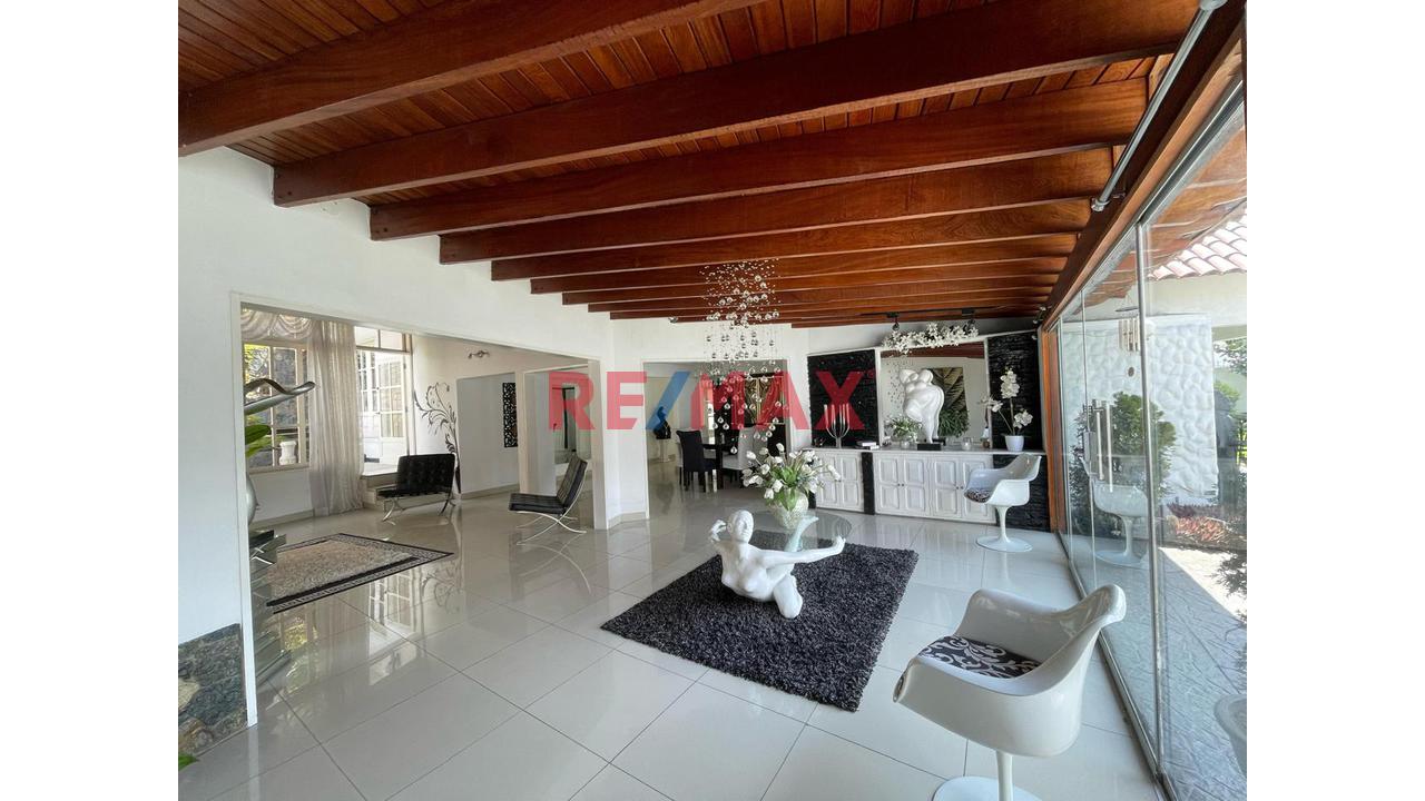 Casa en Venta de 6 dormitorios ubicado en La Molina Casa en Venta de 6 dormitorios ubicado en La Molina
