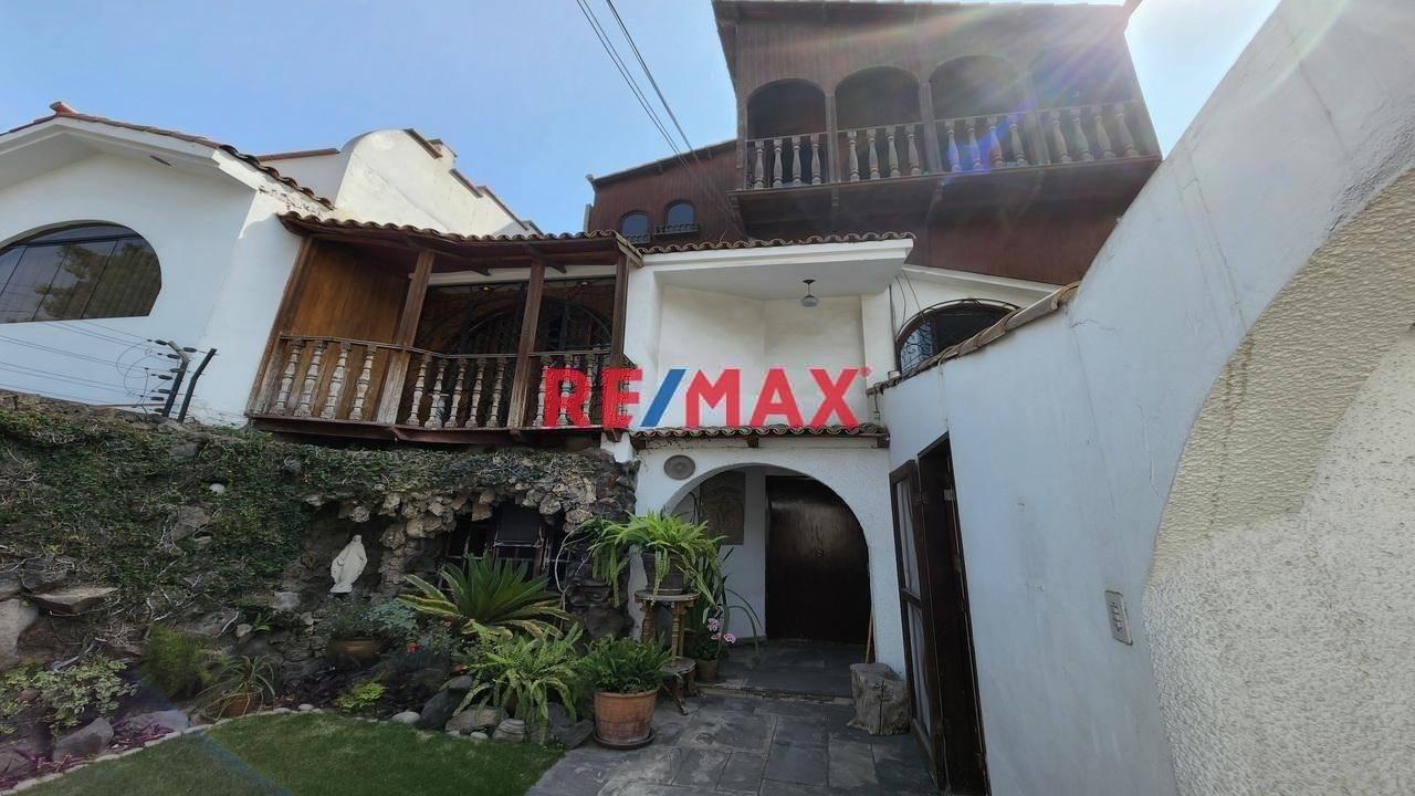 Se Vende Casa Frente A Parque En La Molina
