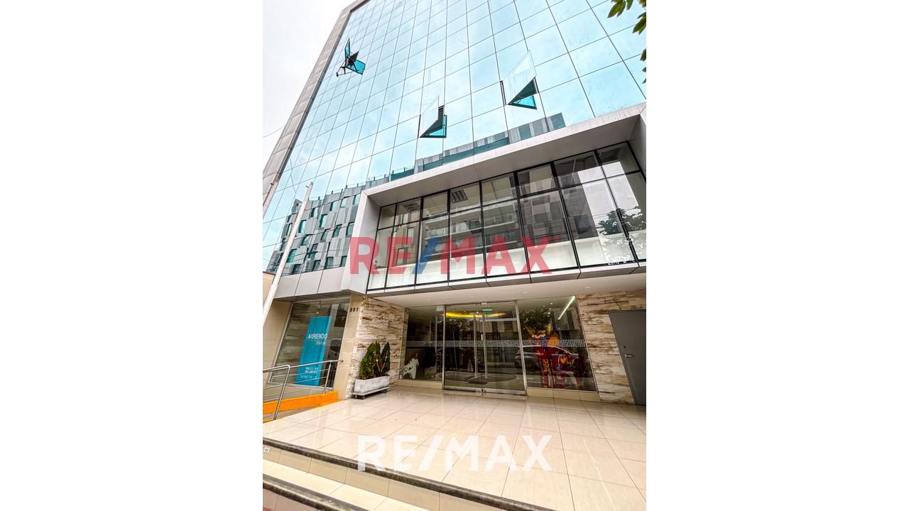 Venta  De Moderno Edificio Corporativo De 10 Pisos De 5400M2 En El Corazon Comercial De Miralflores — foto 3