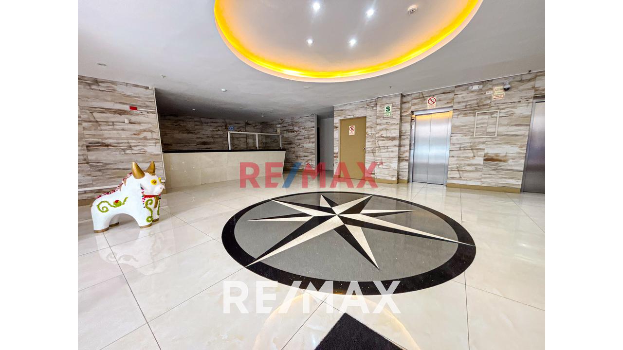Venta  De Moderno Edificio Corporativo De 10 Pisos De 5400M2 En El Corazon Comercial De Miralflores — foto 2