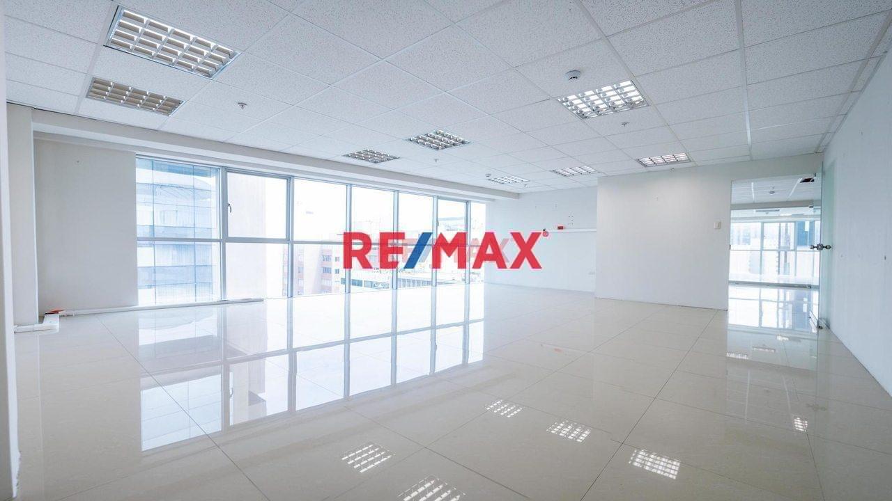 Venta  De Moderno Edificio Corporativo De 10 Pisos De 5400M2 En El Corazon Comercial De Miralflores