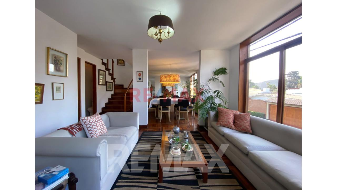 Venta De Departamento Town House 4 Pisos - Zona Exclusiva De La Molina — foto 2