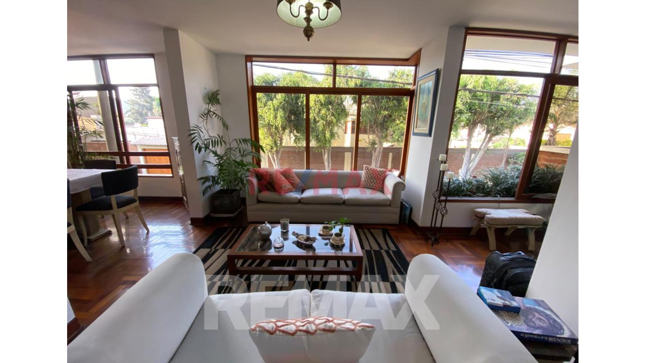 Venta De Departamento Town House 4 Pisos - Zona Exclusiva De La Molina — foto 3