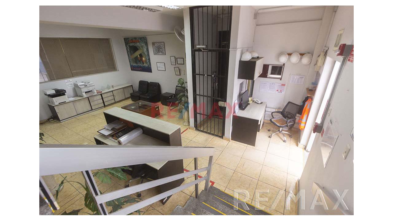 Amplio Terreno Comercial ubicado en Cercado De Lima Amplio Terreno Comercial ubicado en Cercado De Lima