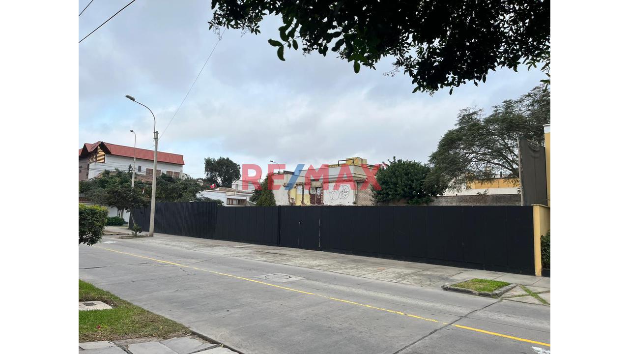 Se Vende Excelente Terreno En Miraflores, Ubicado En Esquina - 7