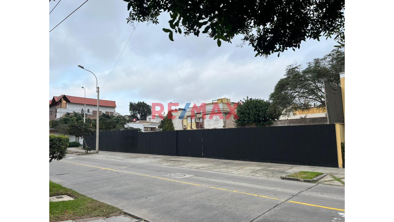 Se Vende Excelente Terreno En Miraflores, Ubicado En Esquina - 6