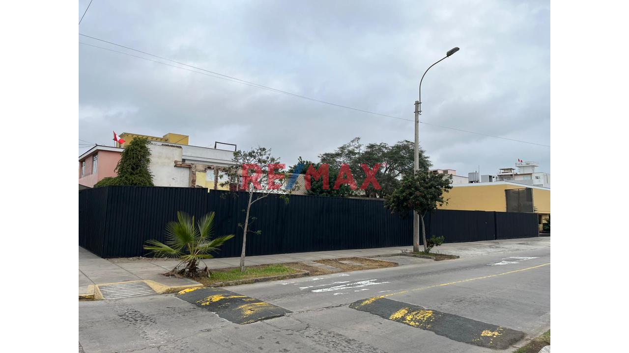 Se Vende Excelente Terreno En Miraflores, Ubicado En Esquina - 8