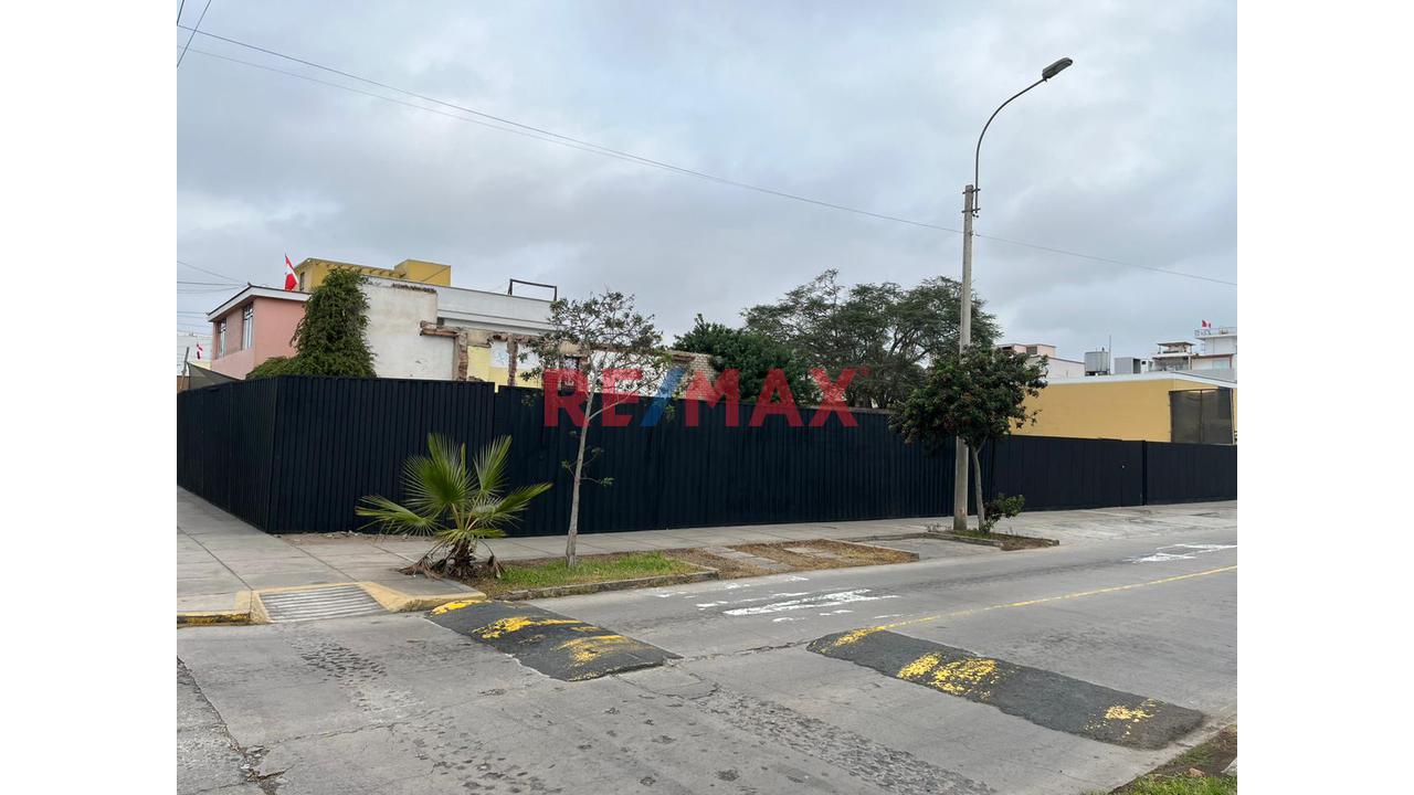 Se Vende Excelente Terreno En Miraflores, Ubicado En Esquina - 5