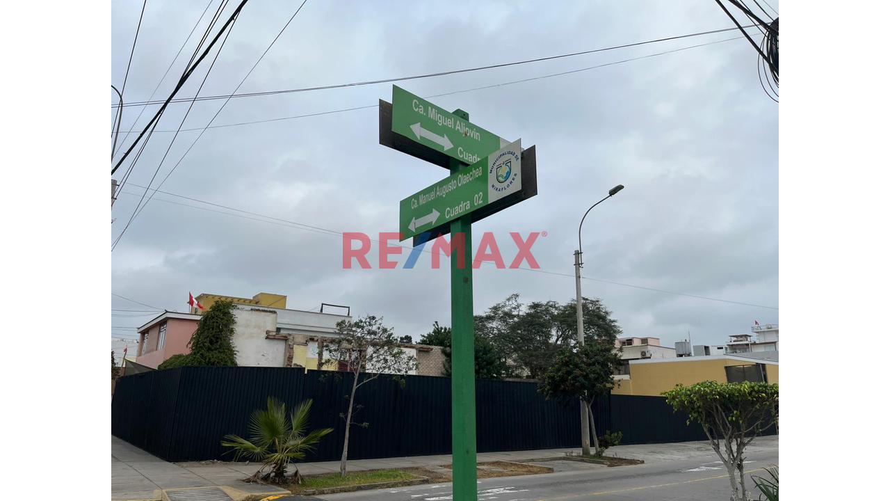 Se Vende Excelente Terreno En Miraflores, Ubicado En Esquina - 4