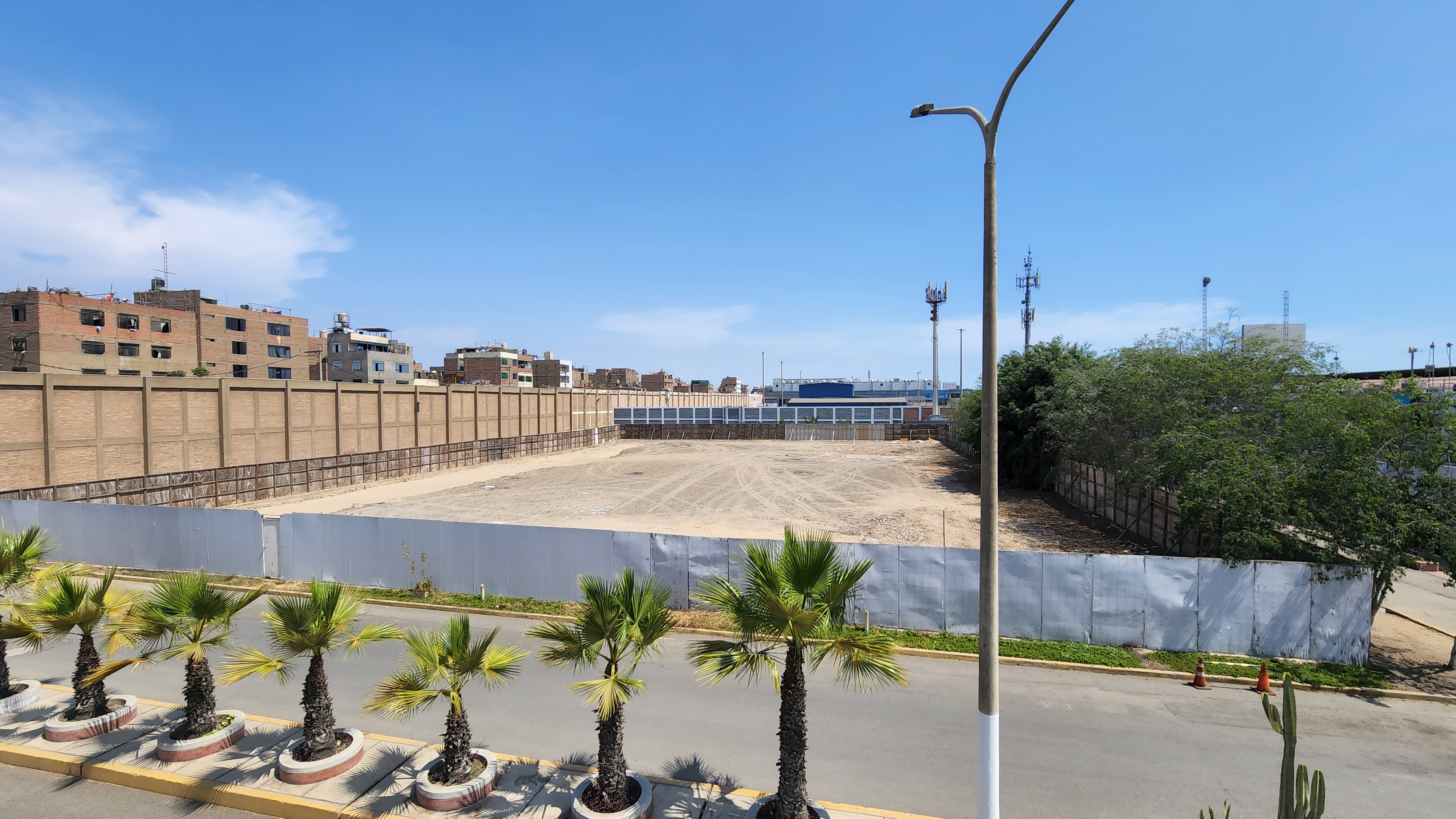 Se Vende Estratégico Terreno Industrial Con Un Area De 4500 Mt - Frente Al Aereopuerto Internacional Jorge Chavez Callao - 1