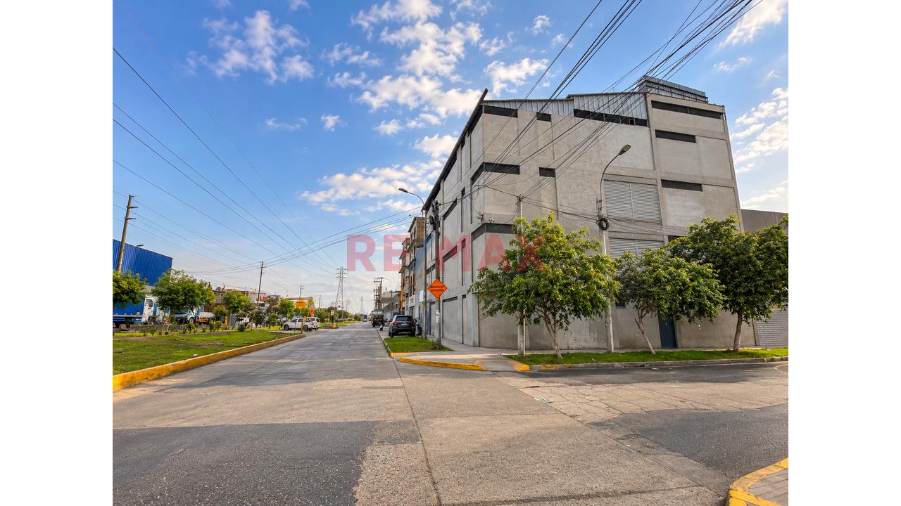 Local Industrial En Venta En San Luis – I2 | 927 M² De Terreno | 2,712 M² Construidos | Planta Implementada - 1