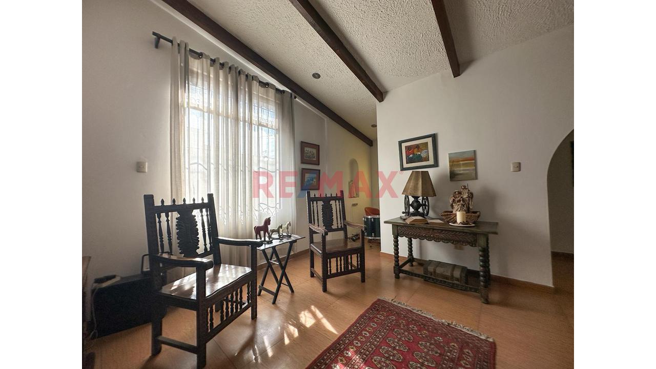 Casa  Venta En Surco Ubicada En Jr. Los Morochucos 100 Urb. Sta. Constanza Precio $780,000 At 400M2. - 2