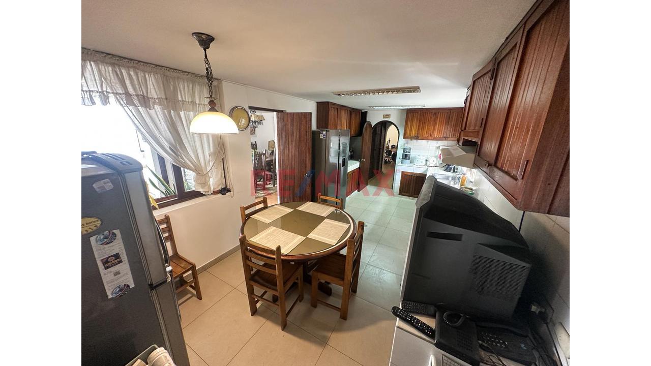 Casa  Venta En Surco Ubicada En Jr. Los Morochucos 100 Urb. Sta. Constanza Precio $780,000 At 400M2. - 8