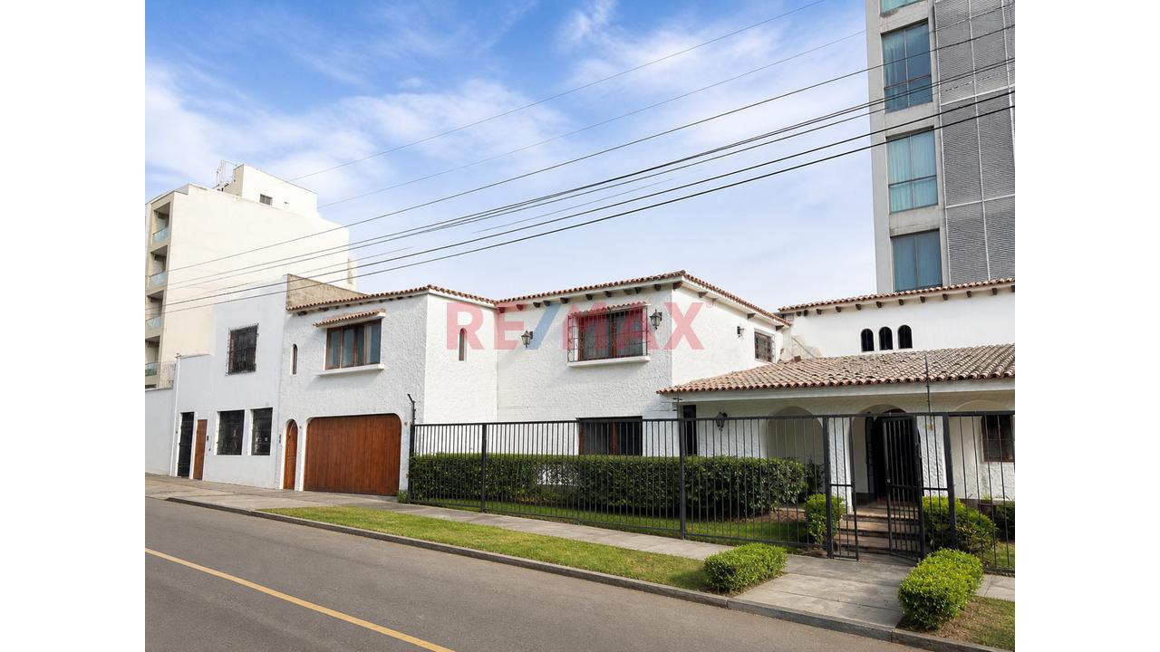 Casa Venta En Surco Ubicada En Jr. Los Morochucos 100 Urb. Sta. Constanza Precio $780,000 At 400M2. - 1