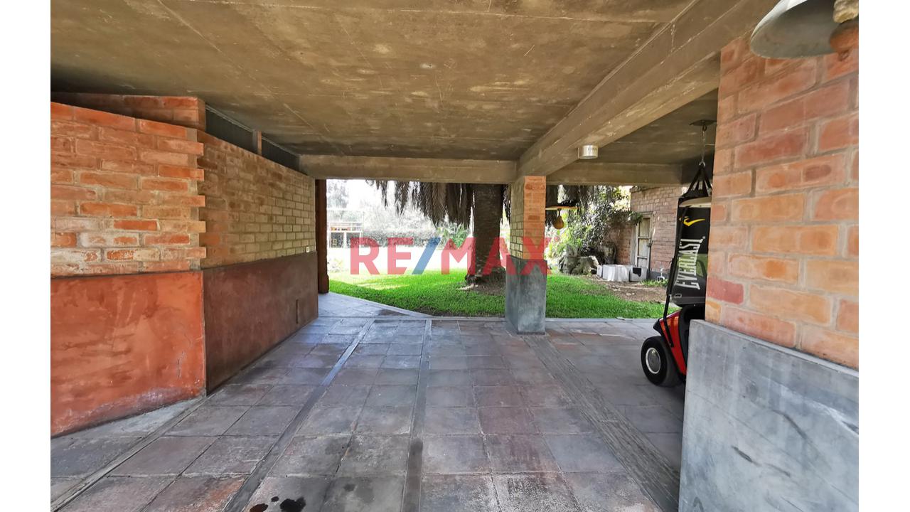 En Venta Amplia Casa -Como Terreno- Con Vista Panorámica A Campo De Golf - Urb. La Planicie – La Molina — foto 9