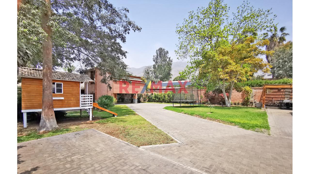 En Venta Amplia Casa -Como Terreno- Con Vista Panorámica A Campo De Golf - Urb. La Planicie – La Molina — foto 13