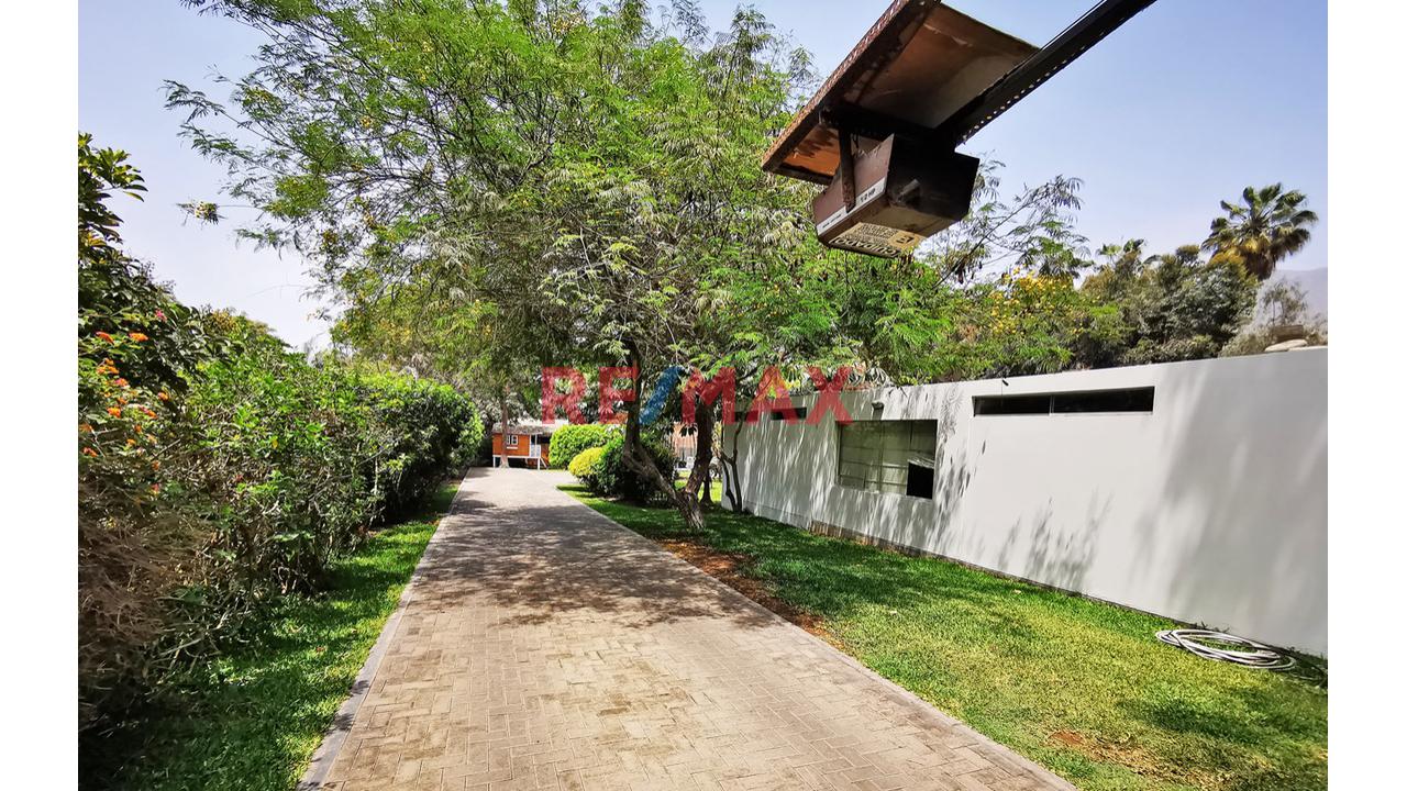 En Venta Amplia Casa -Como Terreno- Con Vista Panorámica A Campo De Golf - Urb. La Planicie – La Molina — foto 10