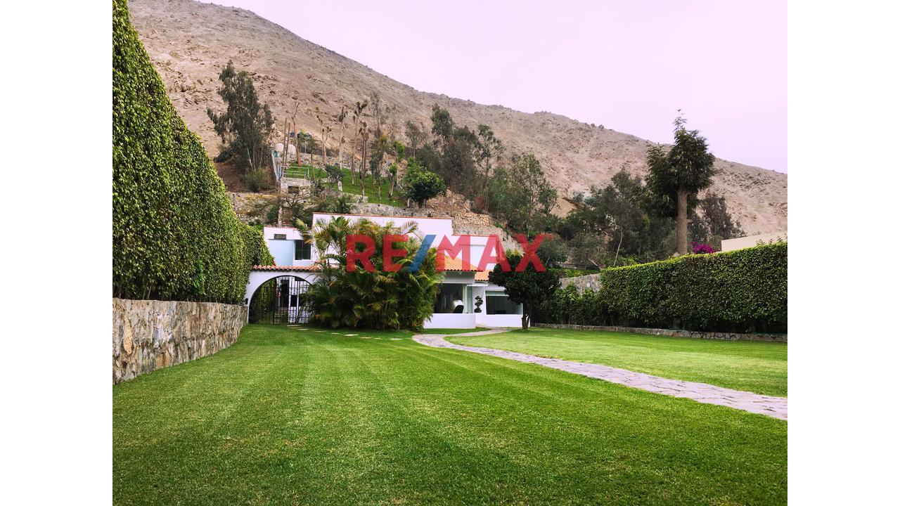 Vendo Casa Exclusiva En Urb.La Planicie (El Refugio) La Molina