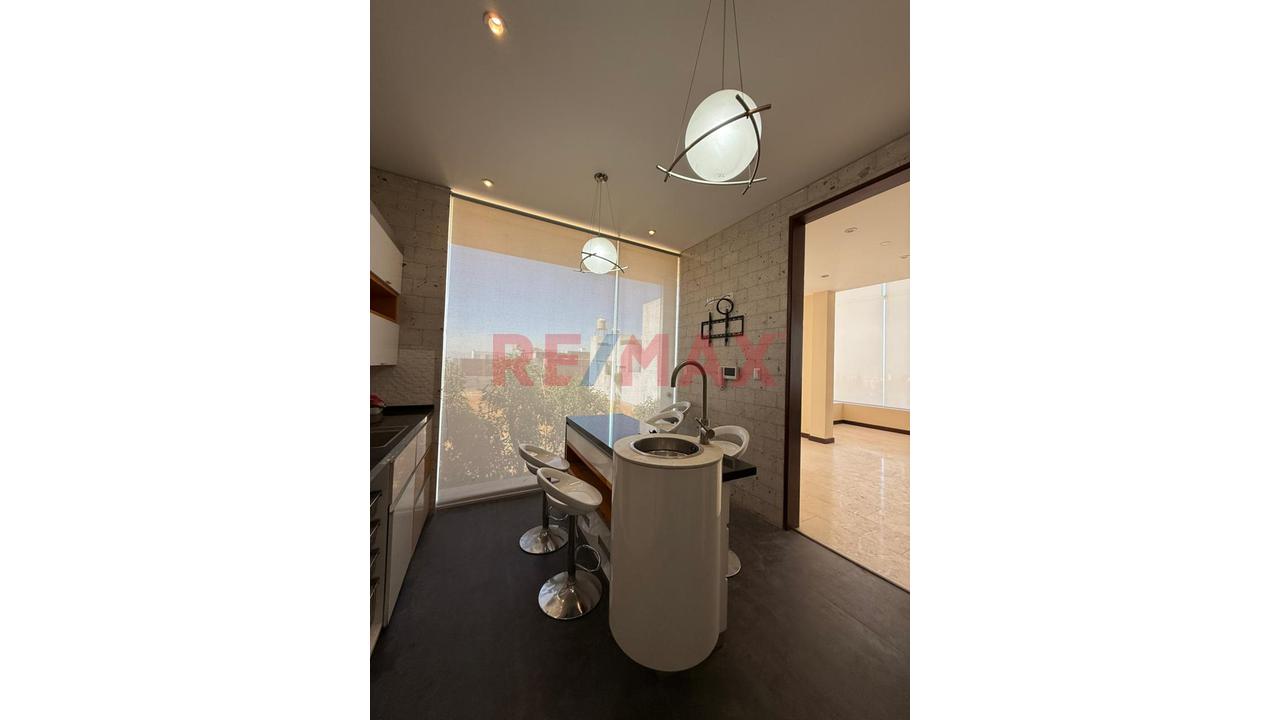 Moderna Y Lujosa Propiedad En Venta En Urb. Privada En Cayma — foto 3