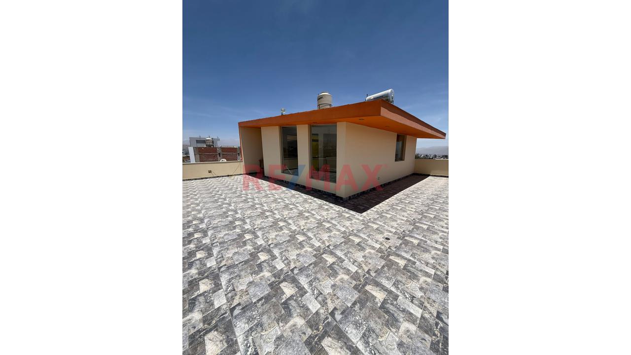 Moderna Y Lujosa Propiedad En Venta En Urb. Privada En Cayma — foto 12