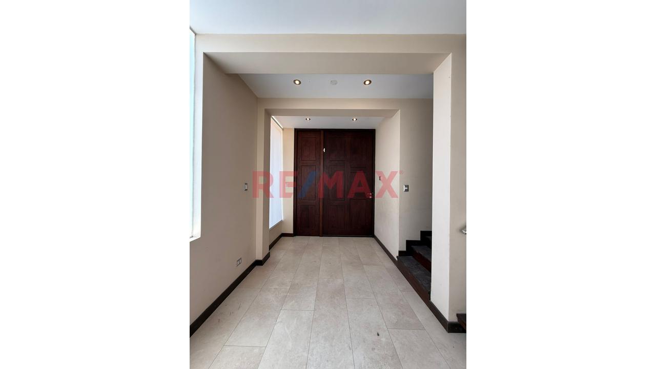 Moderna Y Lujosa Propiedad En Venta En Urb. Privada En Cayma — foto 2