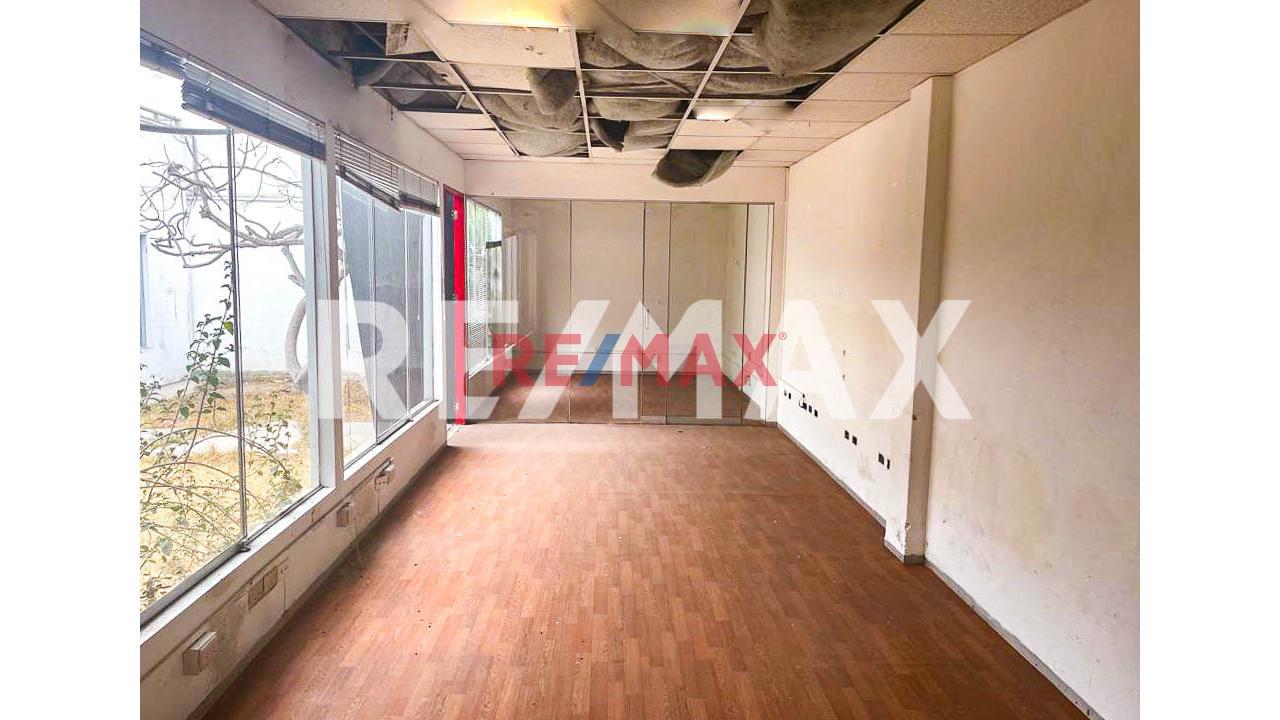 Venta De Amplia Casa En Aurora Miraflores Area 476M2. — foto 9