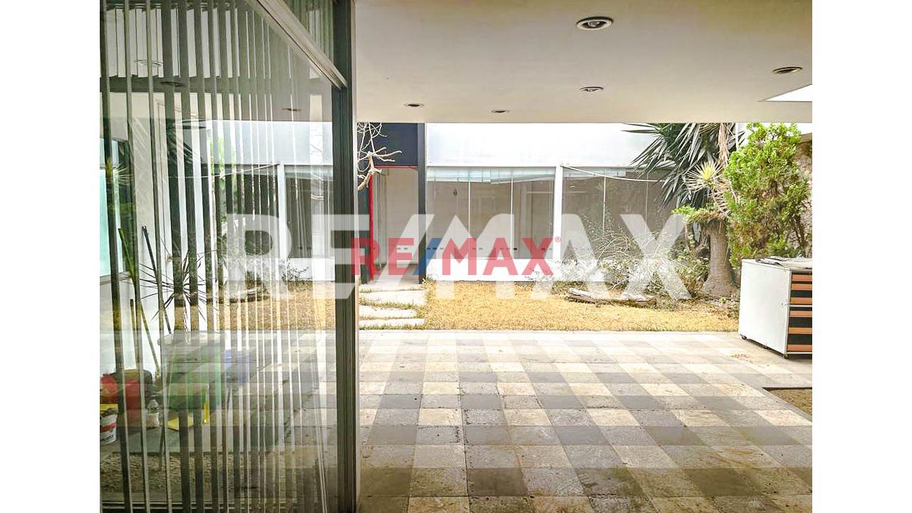 Venta De Amplia Casa En Aurora Miraflores Area 476M2. — foto 3