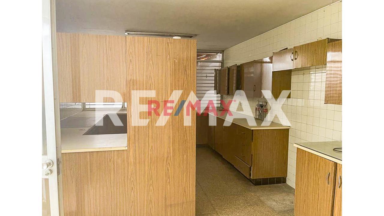 Venta De Amplia Casa En Aurora Miraflores Area 476M2. — foto 11
